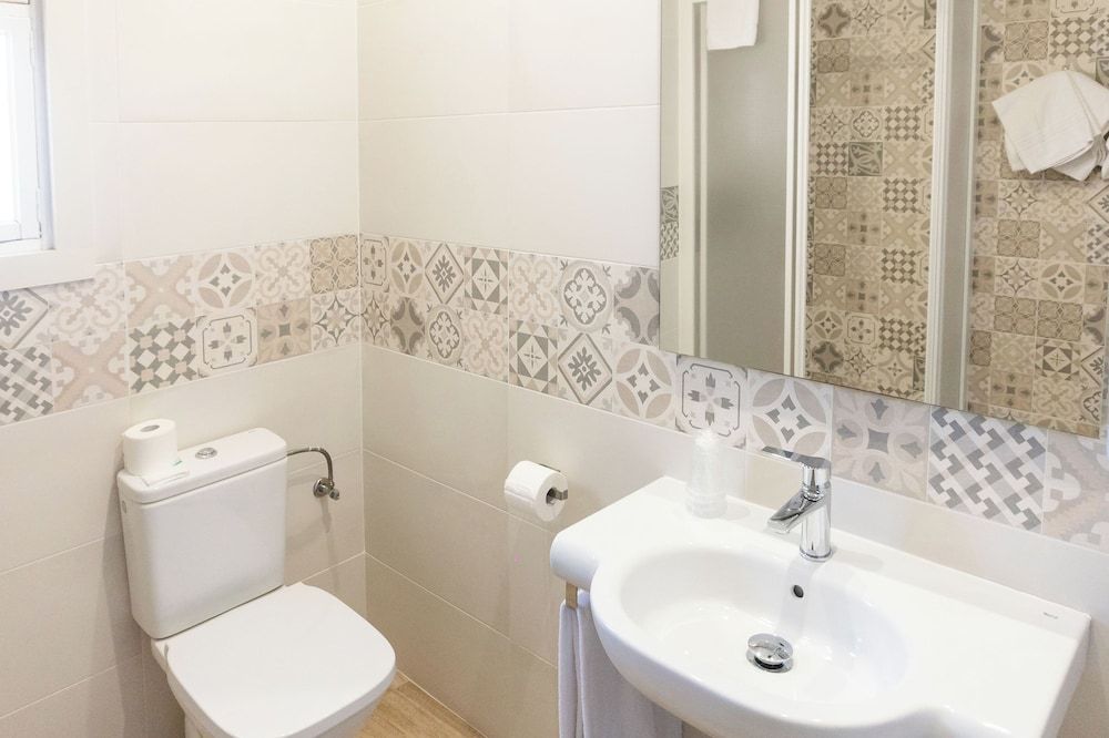 Hotel Planas Habitación básica doble sin balcón 6