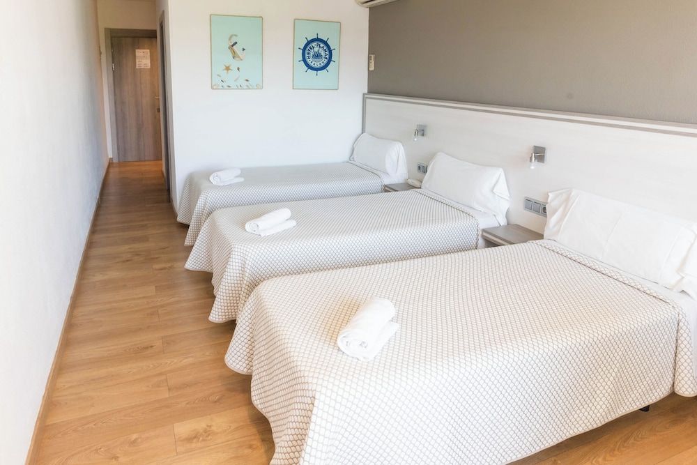 Hotel Planas Triple Room, Terrace (2 adults + 1 child)