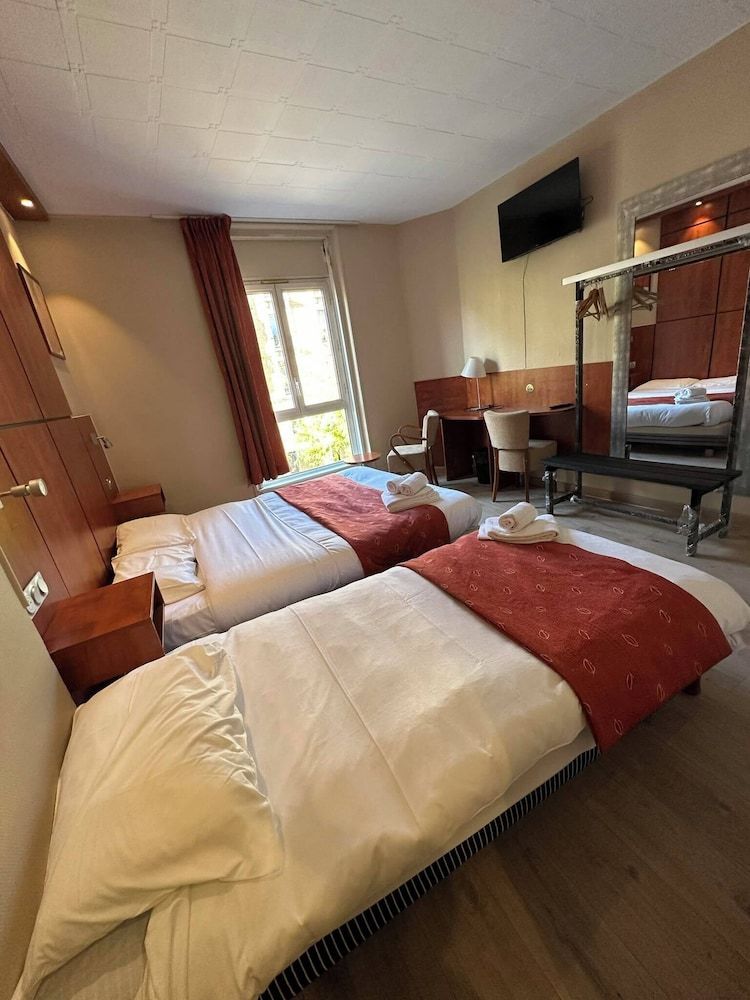 Standard Triple Room, City View