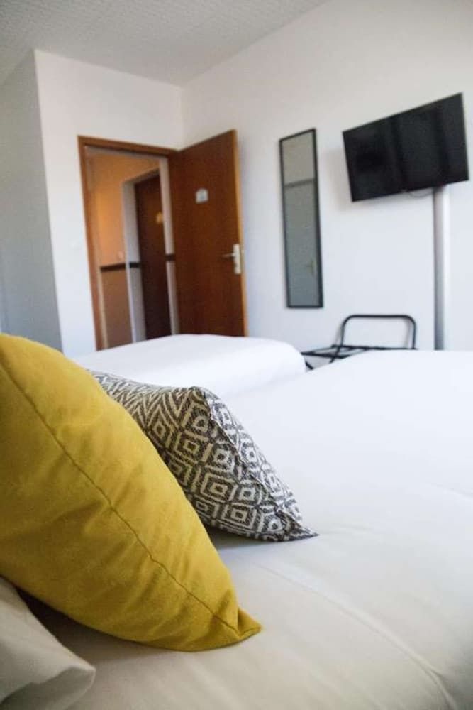 Sure Hotel by Best Western Angouleme Family Room, Multiple Beds, Non Smoking, Connecting Rooms 3