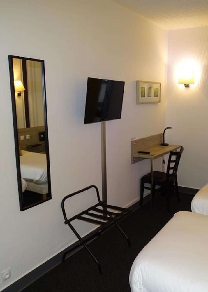 Sure Hotel by Best Western Angouleme Family Room, Multiple Beds, Non Smoking, Connecting Rooms 7
