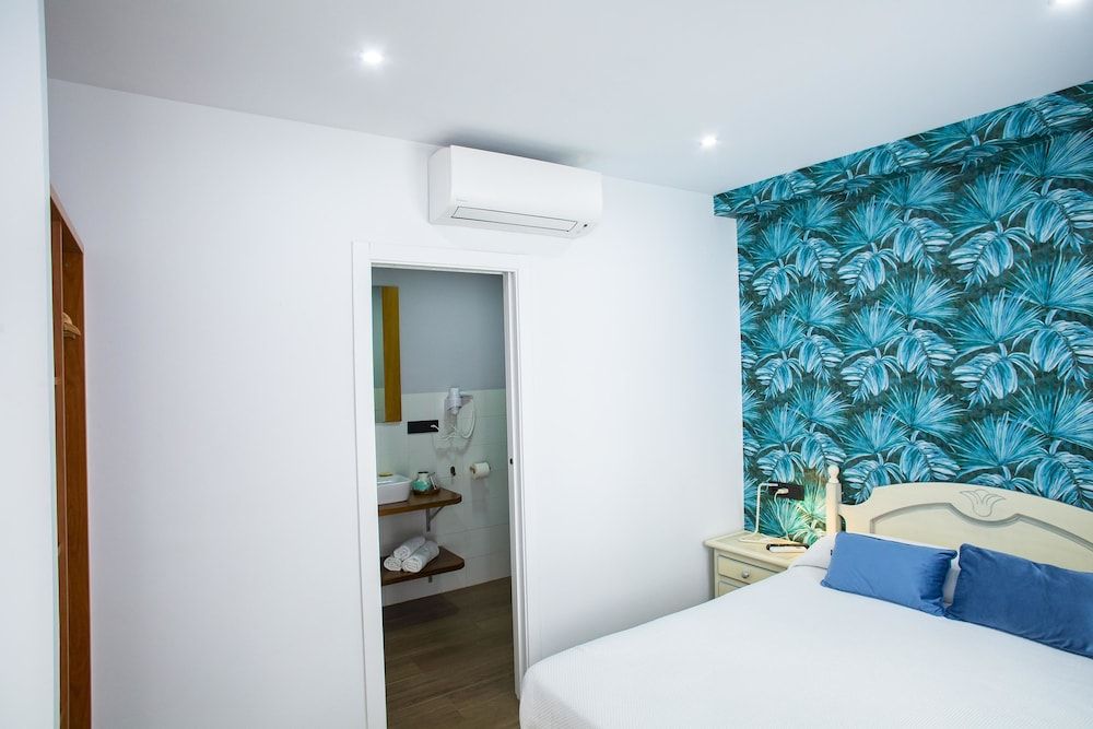 Basic Double Room, 1 Queen Bed