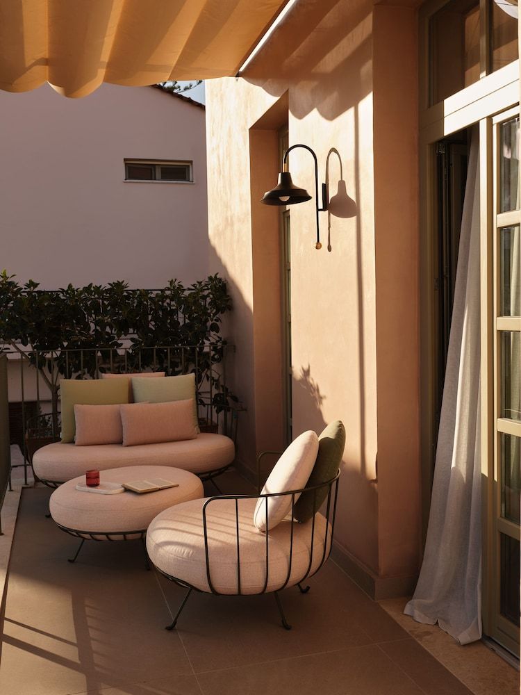 Executive Suite with Balcony & Halepa view