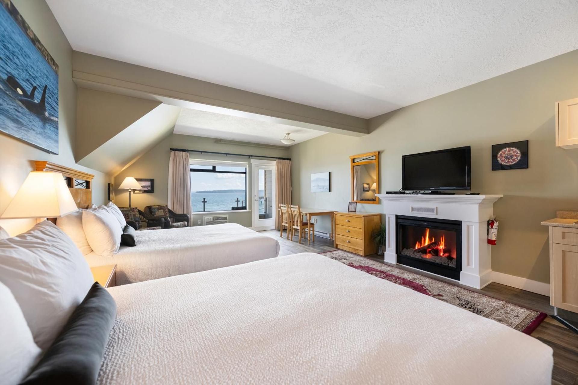 Deluxe Queen Suite with Sea View