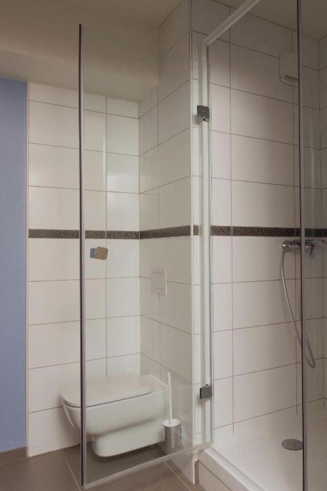 ACE Hôtel Lyon Vénissieux Family Room 7