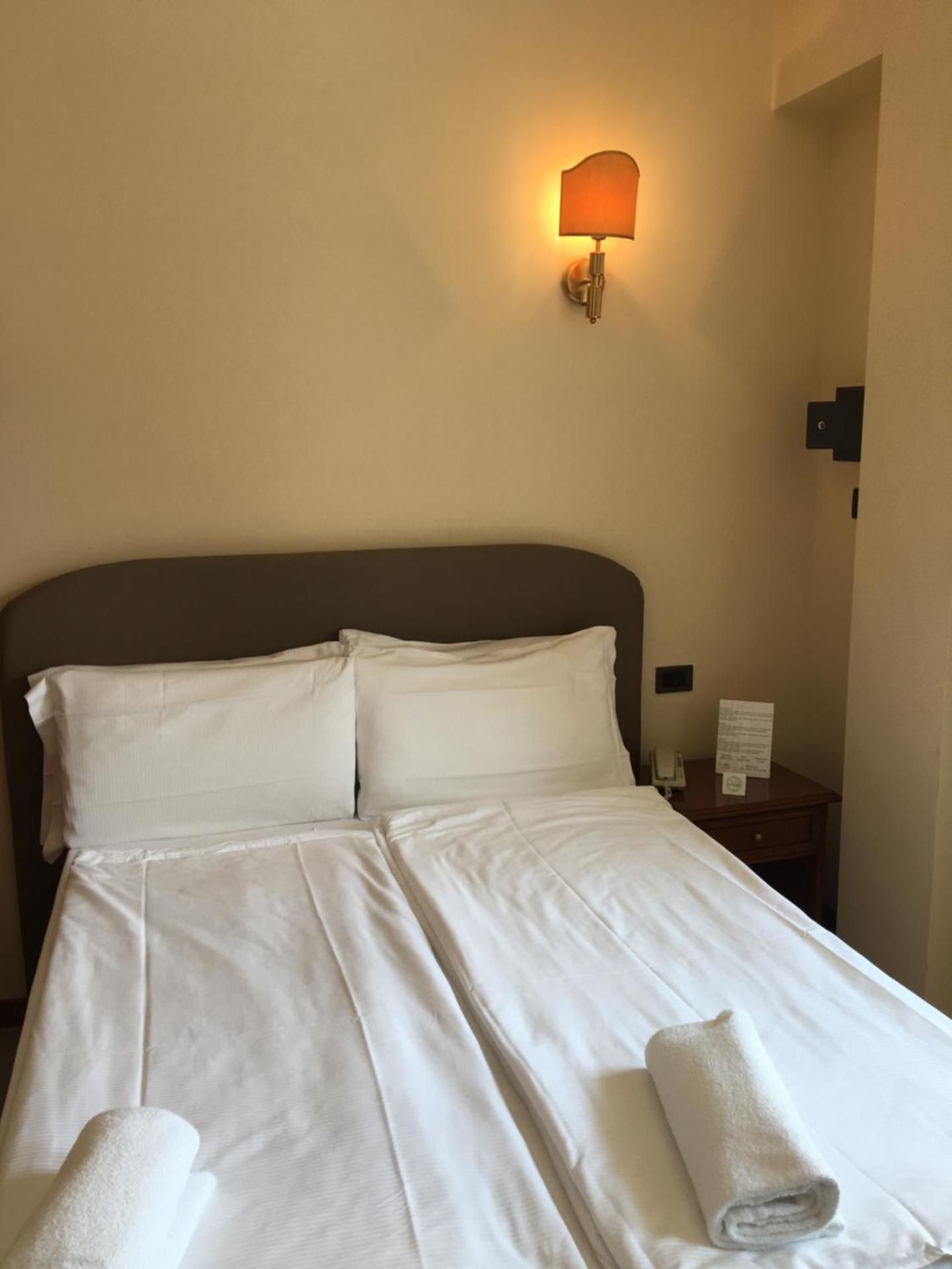 Deluxe Double Room with Terrace and Lake View and Queen bed