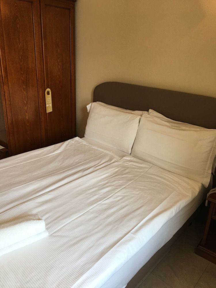 Deluxe Double Room Single Use, 1 Queen Bed, Terrace, Lake View