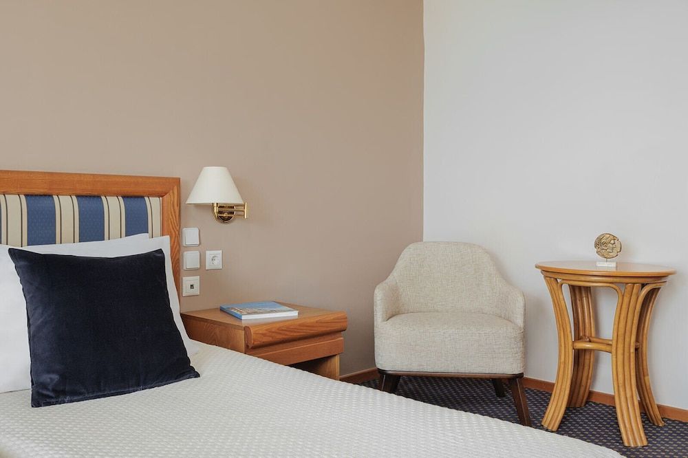 Superior Room, 3 Twin Beds, City View