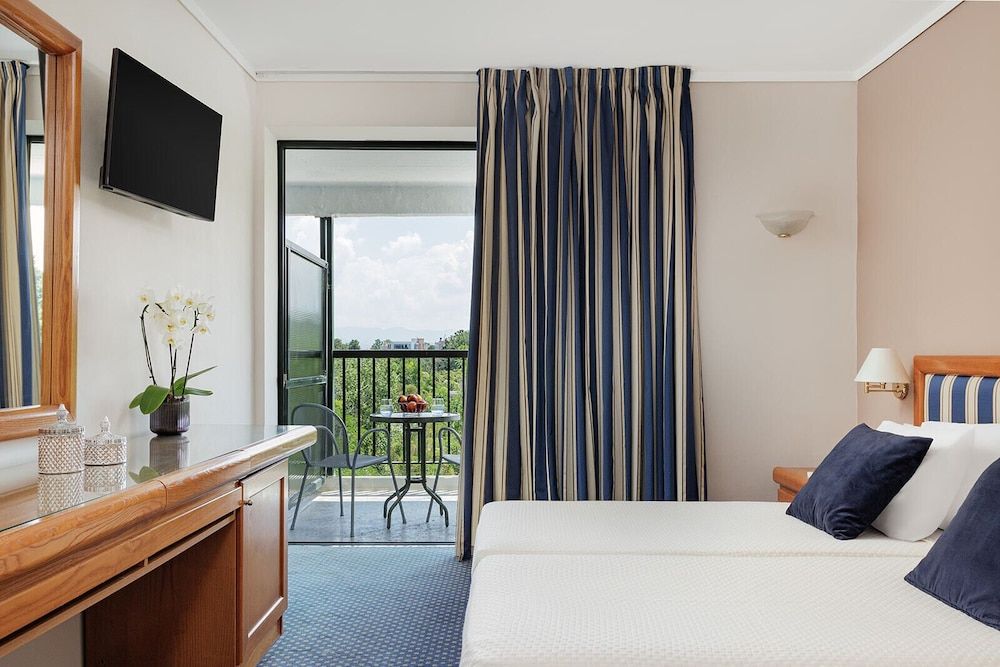 Superior Room, 3 Twin Beds, City View