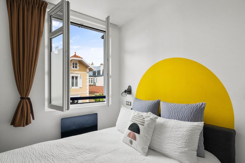 Urban Style Biarritz Hôtel du Relais Classic Double Room, 1 Double Bed 4