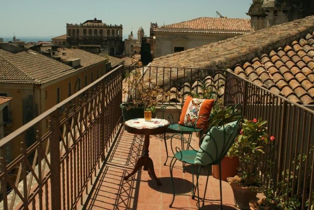B&B Crociferi Catania Suite, Terrace, Sea View (Leela) 10