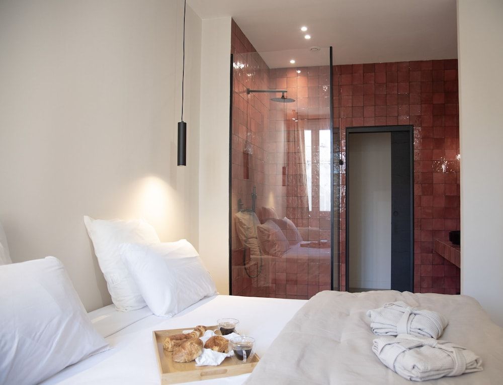 Mouchki Deluxe Double Room (2) 2