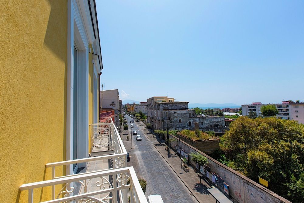 Vesuvius Palace Deluxe Double Room 3