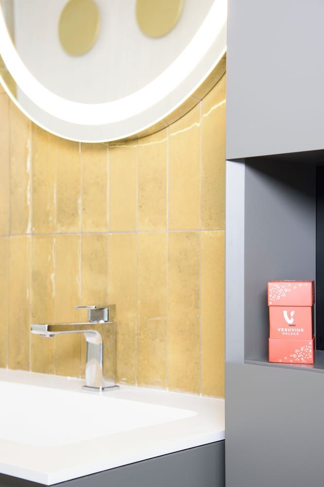 Vesuvius Palace Deluxe Double Room 4