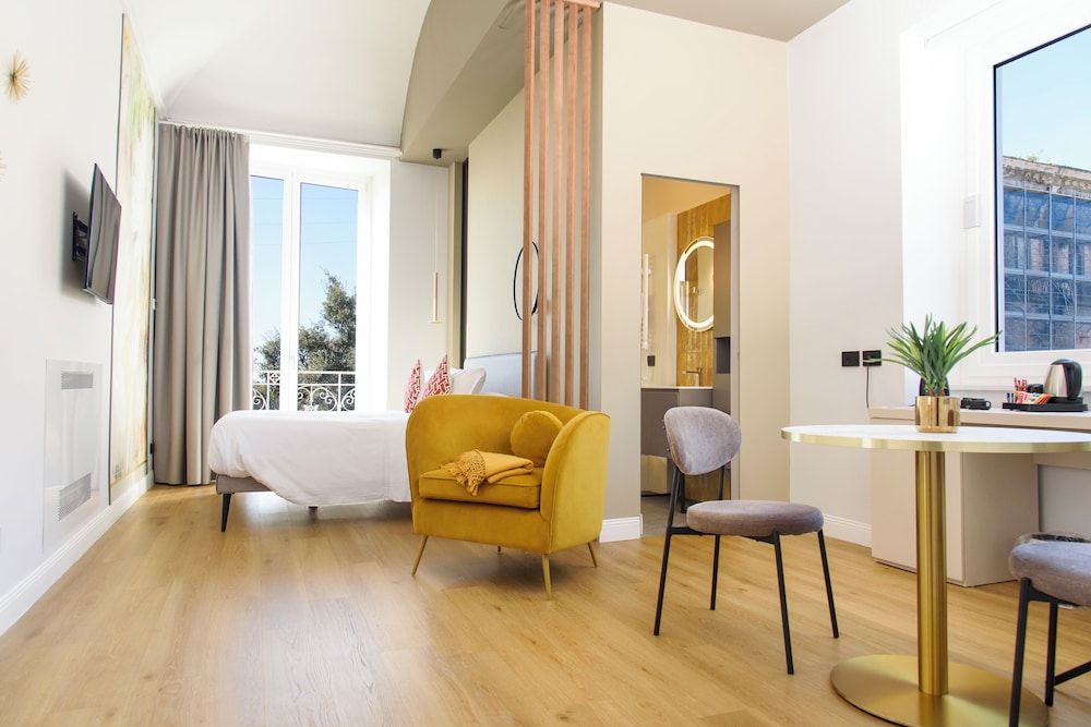 Vesuvius Palace Deluxe Double Room 2