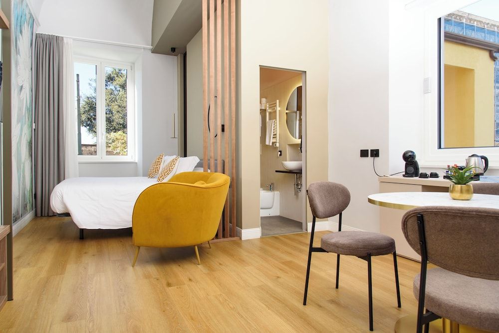 Vesuvius Palace Standard Room 4