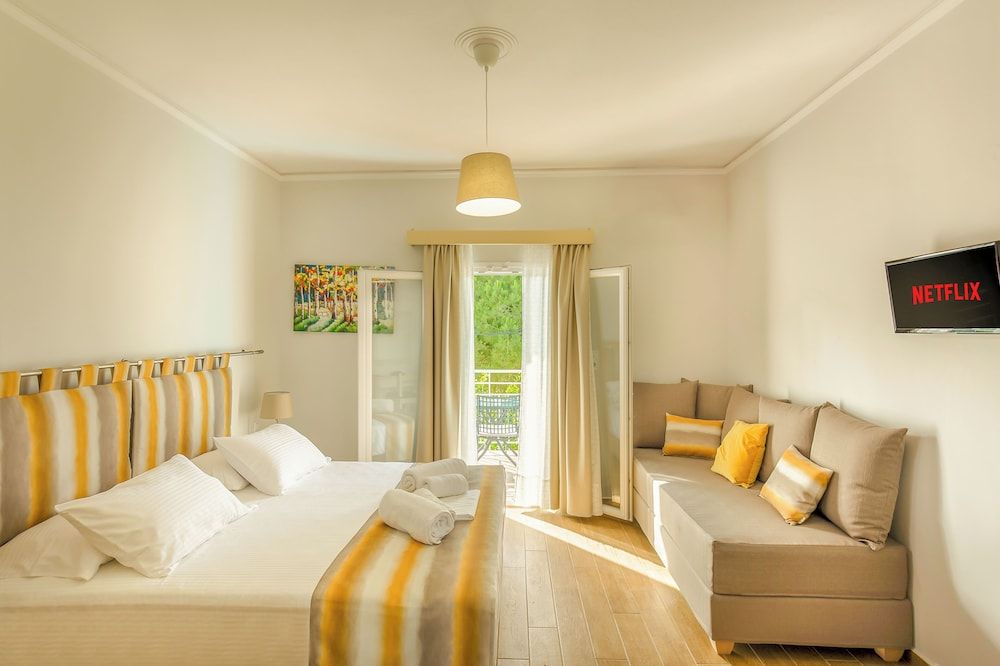 Classic Triple Room (AYLA)