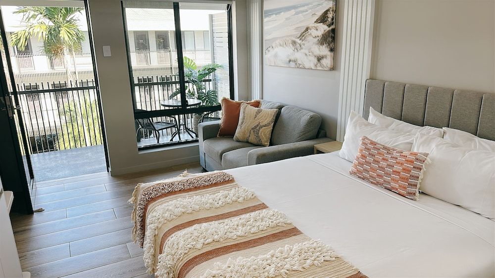 Belmoral Corporate Suites Deluxe Studio 3