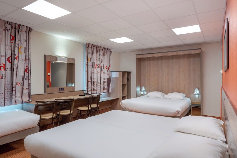 ACE Hotel Poitiers Quadruple Room