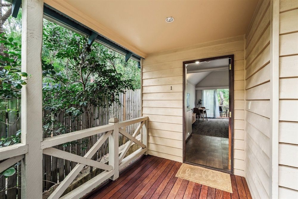 Heritage Trail Lodge Margaret River Luxury Spa Suite, Balcony - accessible by 1 flight of stairs 7