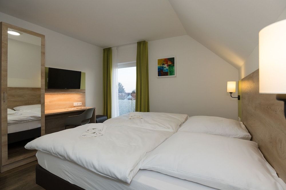 ROCA Restaurant & Hotel Standard Double Room, Balcony 10