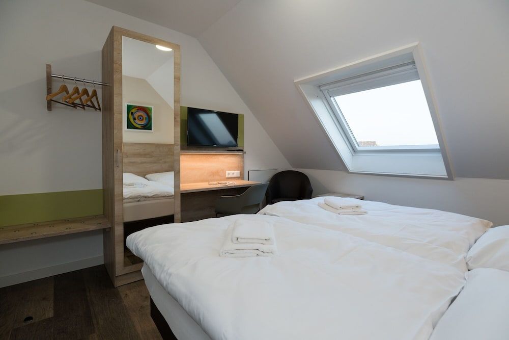 ROCA Restaurant & Hotel Deluxe Double Room, Bathtub 8