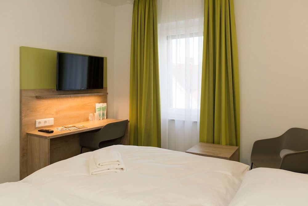 ROCA Restaurant & Hotel Deluxe Double Room, Bathtub 2