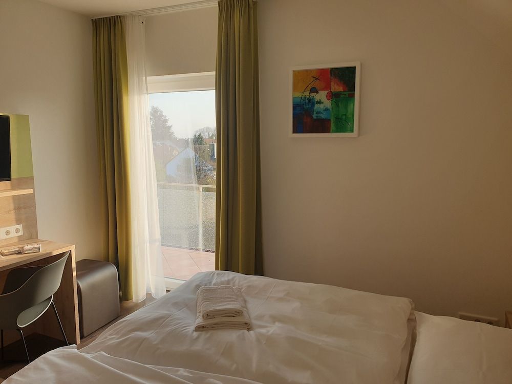 ROCA Restaurant & Hotel Standard Double Room, Balcony 4