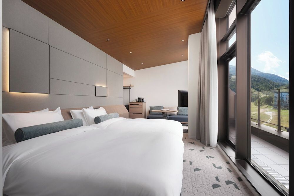 Nikko Style Niseko HANAZONO Superior Room (Family Club View) 3