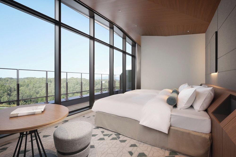 Nikko Style Niseko HANAZONO Superior Room (Family Club View)