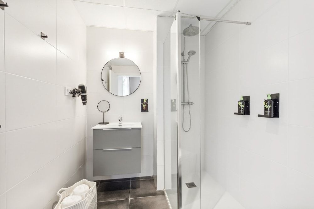 Limehome Valencia Calle de Cadiz One-Bedroom Apartment with terrace 6