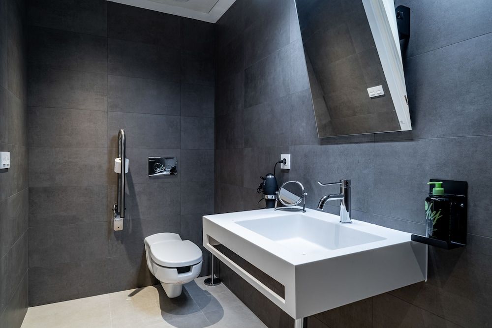 Limehome Sevilla Ronda de Capuchinos Studio - disability access 4