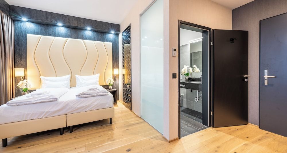 Premium Room, 1 Double Bed (Converts to 2 Twin Beds)