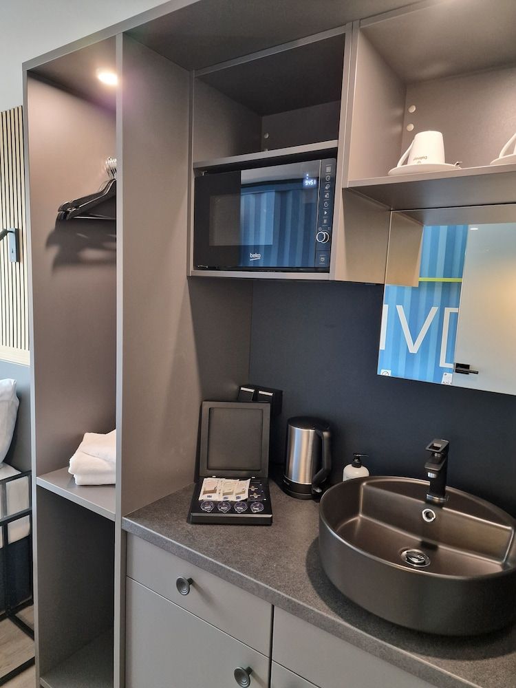 [BEE]VILLAGE MESSEHOTEL HANNOVER-LAATZEN. Business Double Room 6