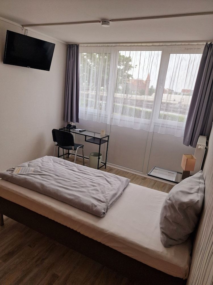 [BEE]VILLAGE MESSEHOTEL HANNOVER-LAATZEN. Single Room