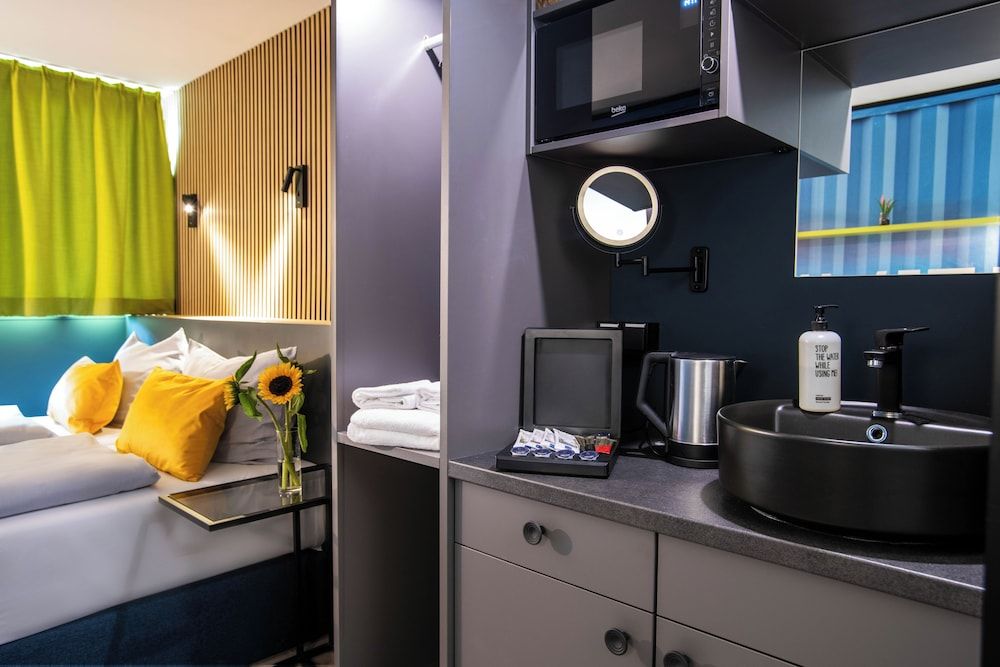 [BEE]VILLAGE MESSEHOTEL HANNOVER-LAATZEN. Business Double Room 7