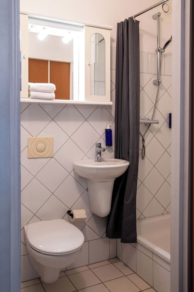 [BEE]VILLAGE MESSEHOTEL HANNOVER-LAATZEN. Single Room 2