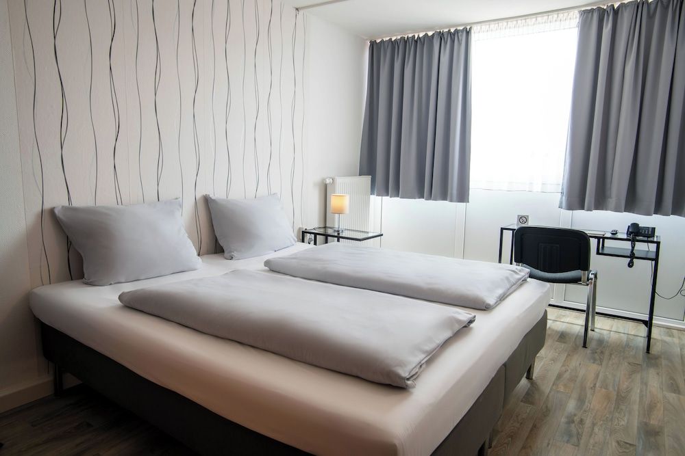 [BEE]VILLAGE MESSEHOTEL HANNOVER-LAATZEN. Twin Room 2