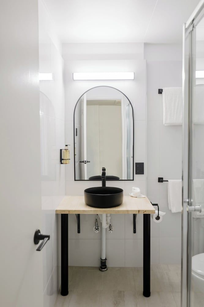 The Heritage Darwin Twin Room 7