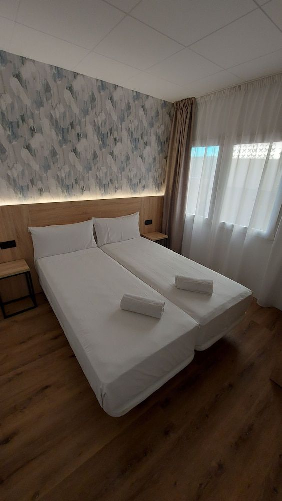 Sweet Lloret Suites Standard Room 4