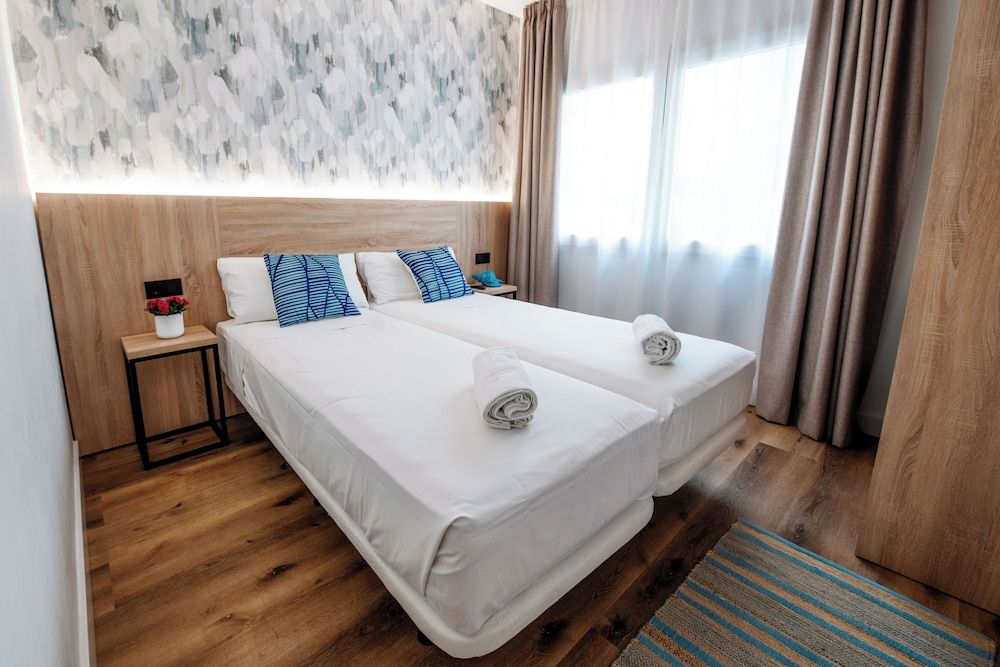 Sweet Lloret Suites Standard Room 9