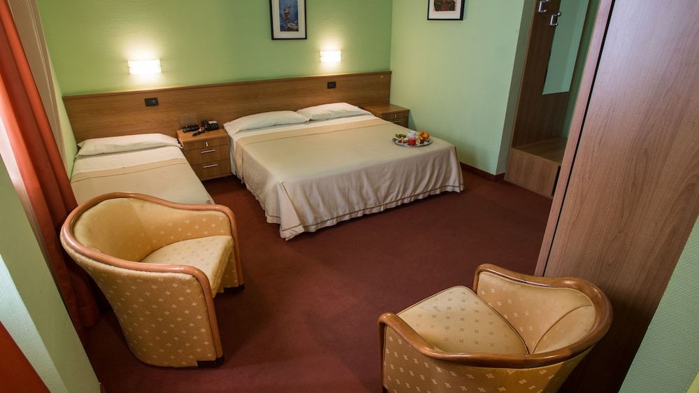 Hotel Lux Standard Triple Room