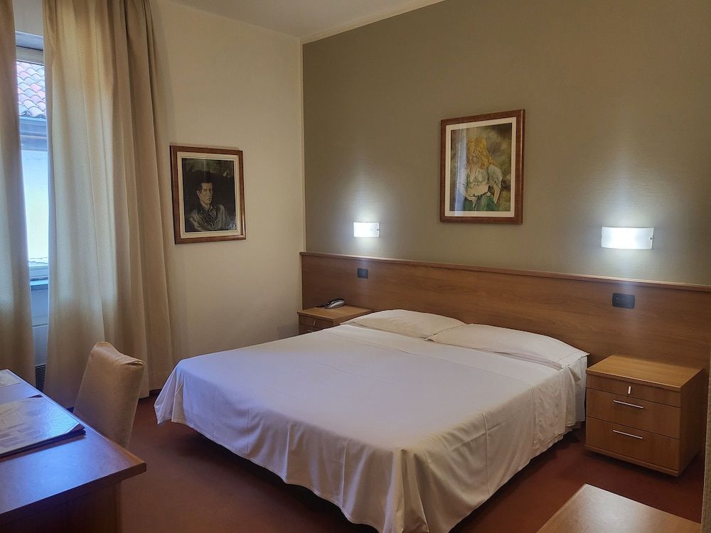 Hotel Lux Standard Double or Twin Room 8