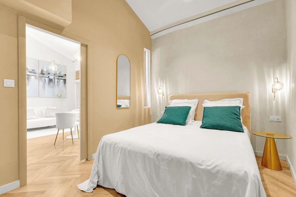 Deluxe Apartment