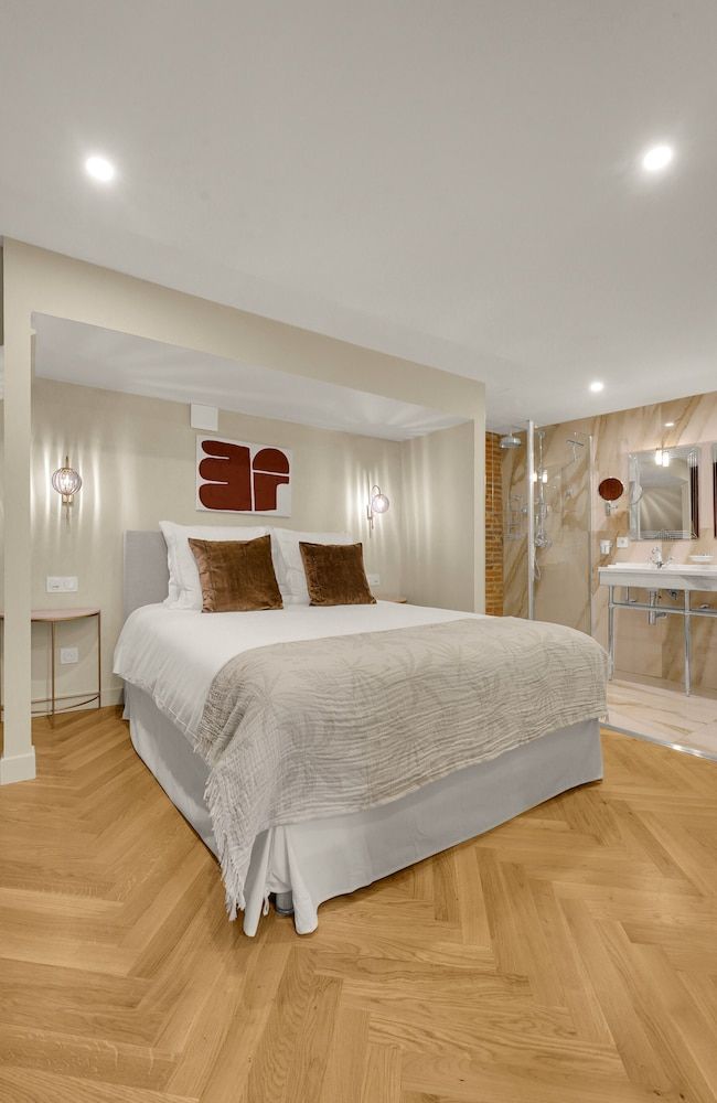 Exclusive Penthouse, 3 Bedrooms, Non Smoking, Courtyard View