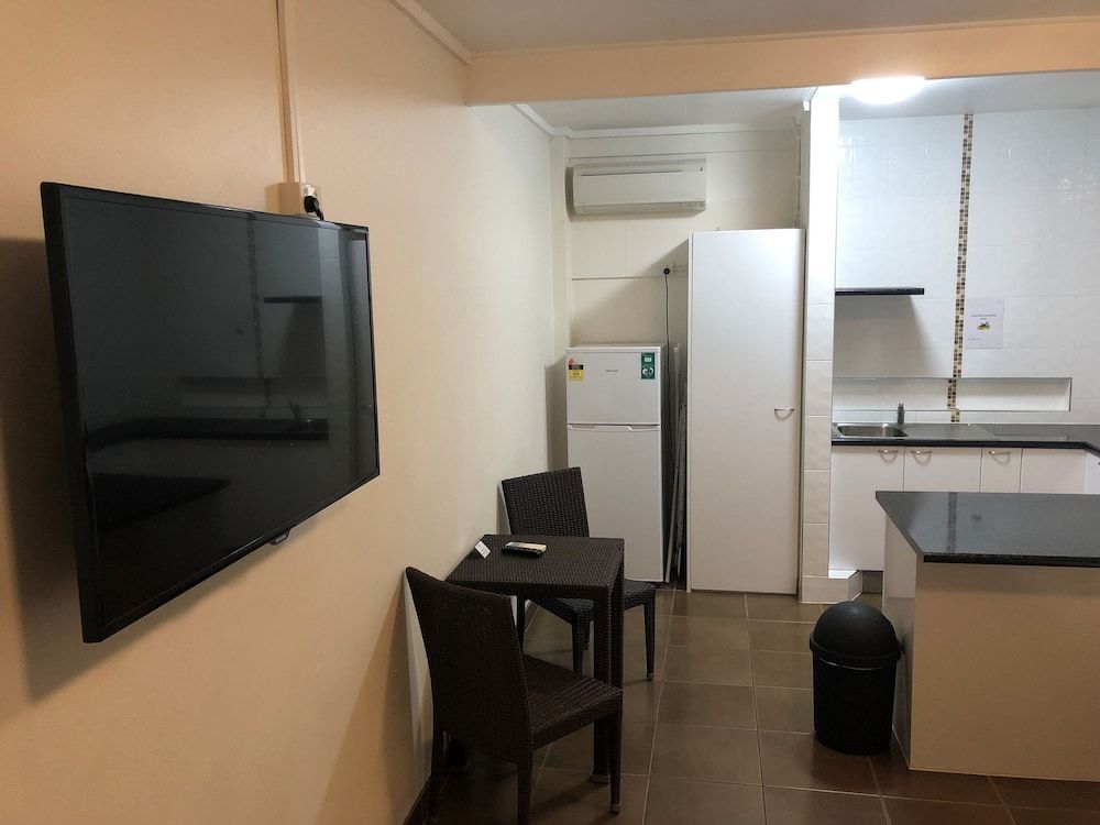 The Stuart Hotel-Motel Deluxe Apartment, Multiple Beds, Kitchen 4