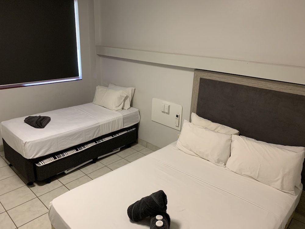 The Stuart Hotel-Motel Deluxe Studio, Multiple Beds, Refrigerator & Microwave, Pool View