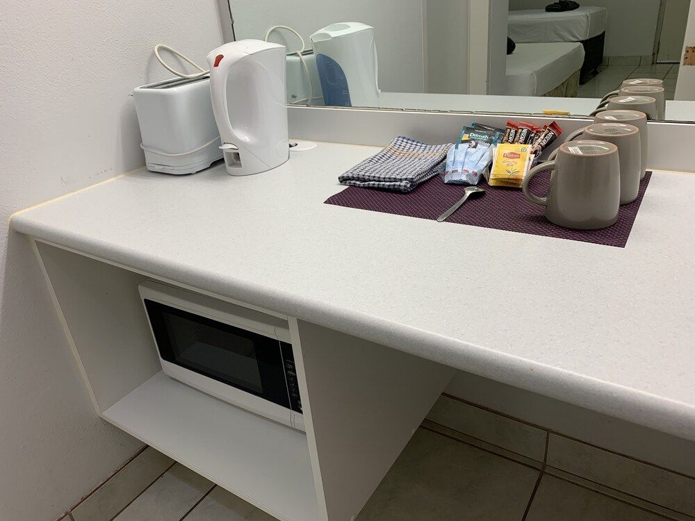 The Stuart Hotel-Motel Deluxe Studio, Multiple Beds, Refrigerator & Microwave, Pool View 2