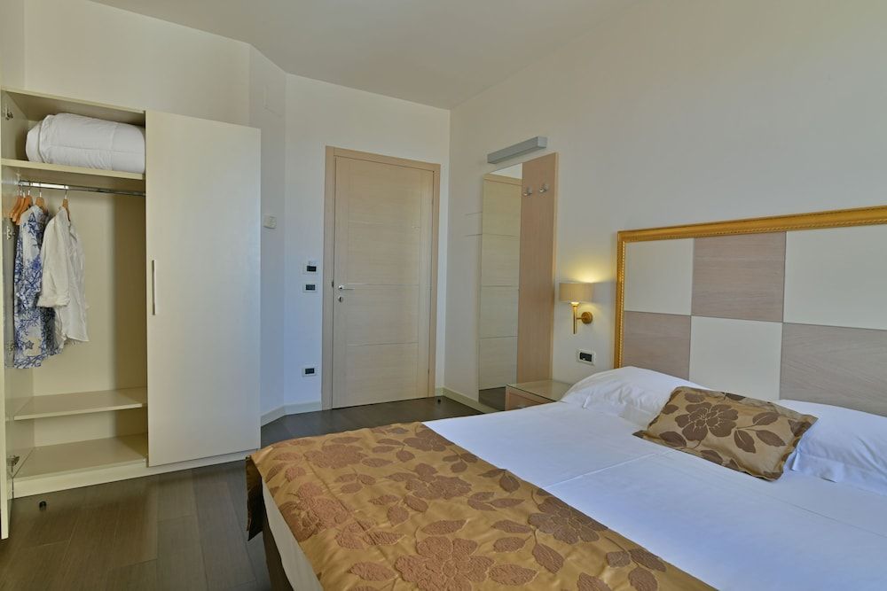 Hotel Le Chevalier Economy Room, City View 2