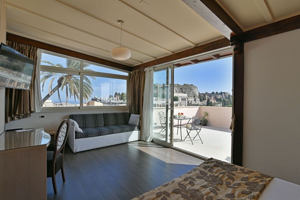 Hotel Le Chevalier Deluxe Room, Terrace, Sea View 3